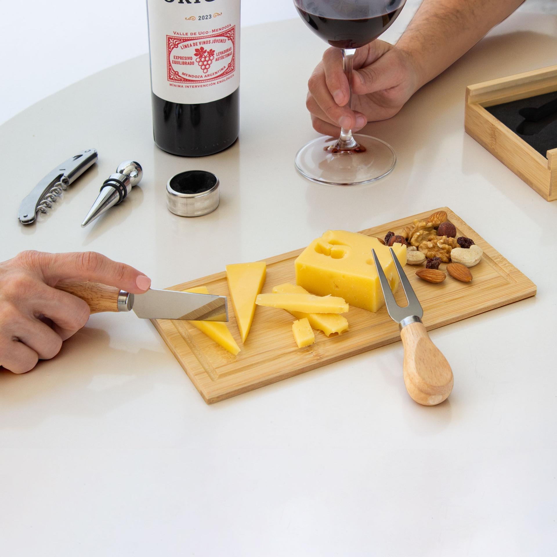 SET DE VINO Y TABLA PARA QUESOS WINCHESTER Imagen secundaria del producto